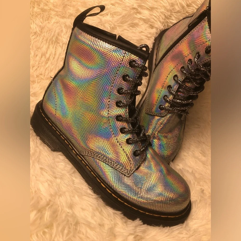 🪩💿Dr. MartensYOUTH 1460 IRIDESCENT LEATHER LACE UP BOOTS size 4 🪩💿 - Picture 3 of 16
